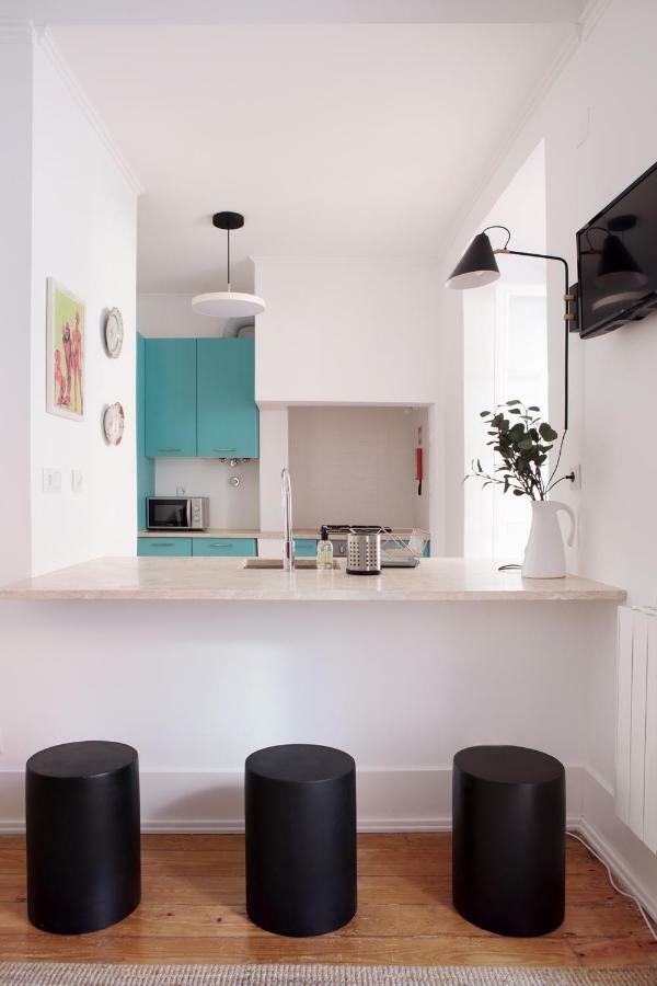 Renovated Charming Apartment With Terrace In Lapa Lisbon Luaran gambar