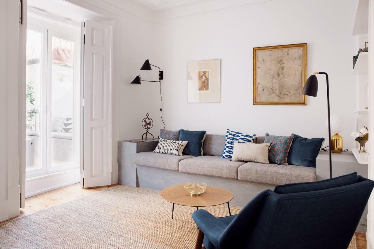 Renovated Charming Apartment With Terrace In Lapa Lisbon Luaran gambar