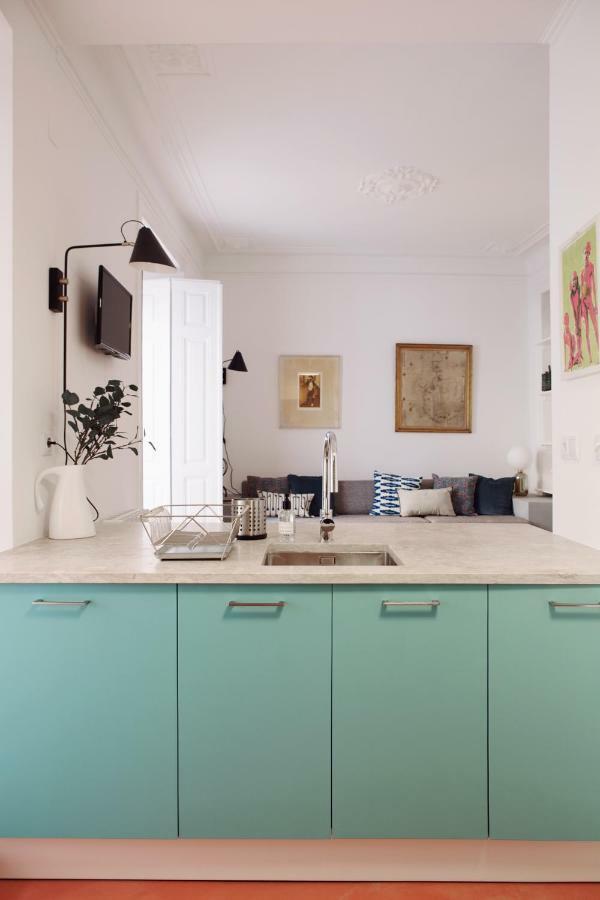 Renovated Charming Apartment With Terrace In Lapa Lisbon Luaran gambar