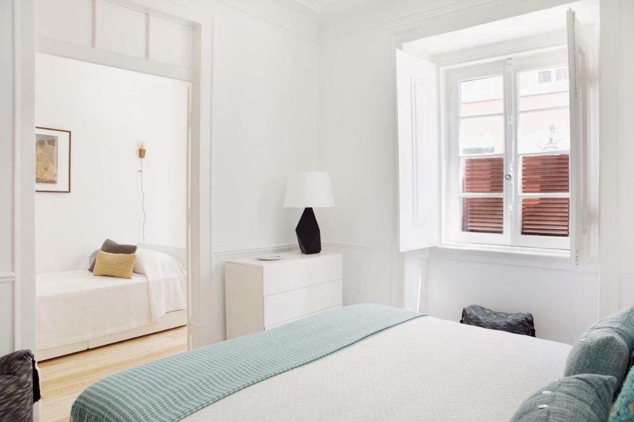 Renovated Charming Apartment With Terrace In Lapa Lisbon Luaran gambar
